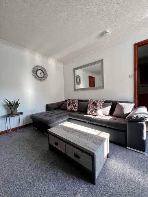 Apartment With Parking, Close To The Raigmore Hospital Inverness Exterior photo